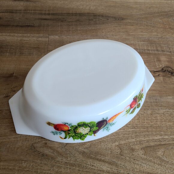 1970s vintage Pyrex England Tuscany Market Garden vegetable theme casserole dish - Picture 6 of 7